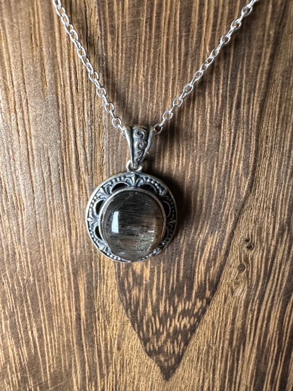 Sunstone and Silver Vintage Style Pendant Necklace on Silver Plated Chain - Picture 11 of 14